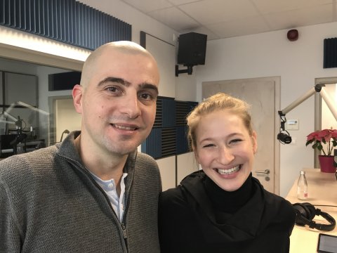 Mit mondott Rod Sewartnak a királynő, ki lesz az Irigy Hónaljmirigy sztárvendége, lesz-e világsztár Tenki Rékából?